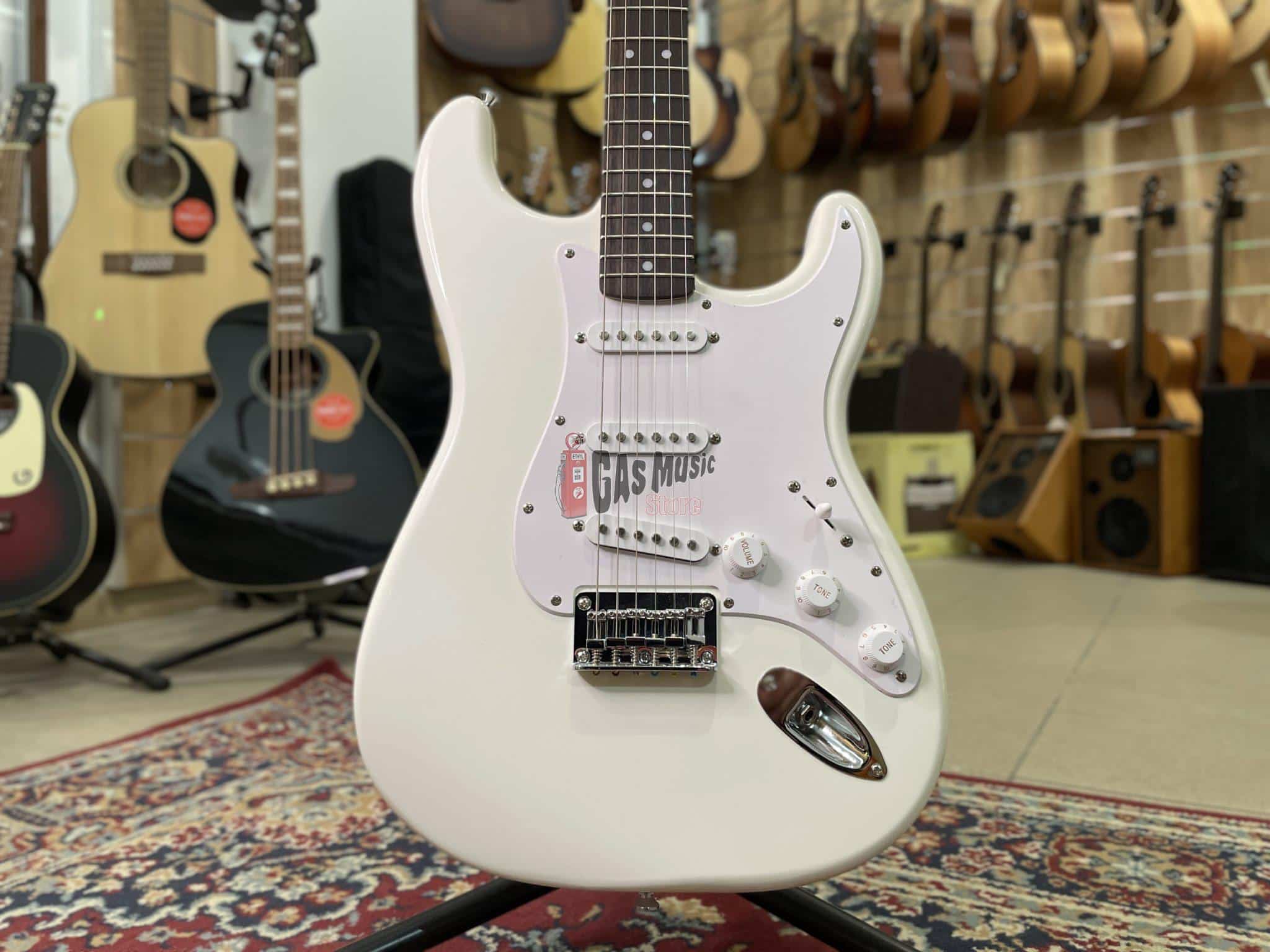 Fender Squier Bullet Stratocaster HT Hard Tail, Laurel Fingerboard