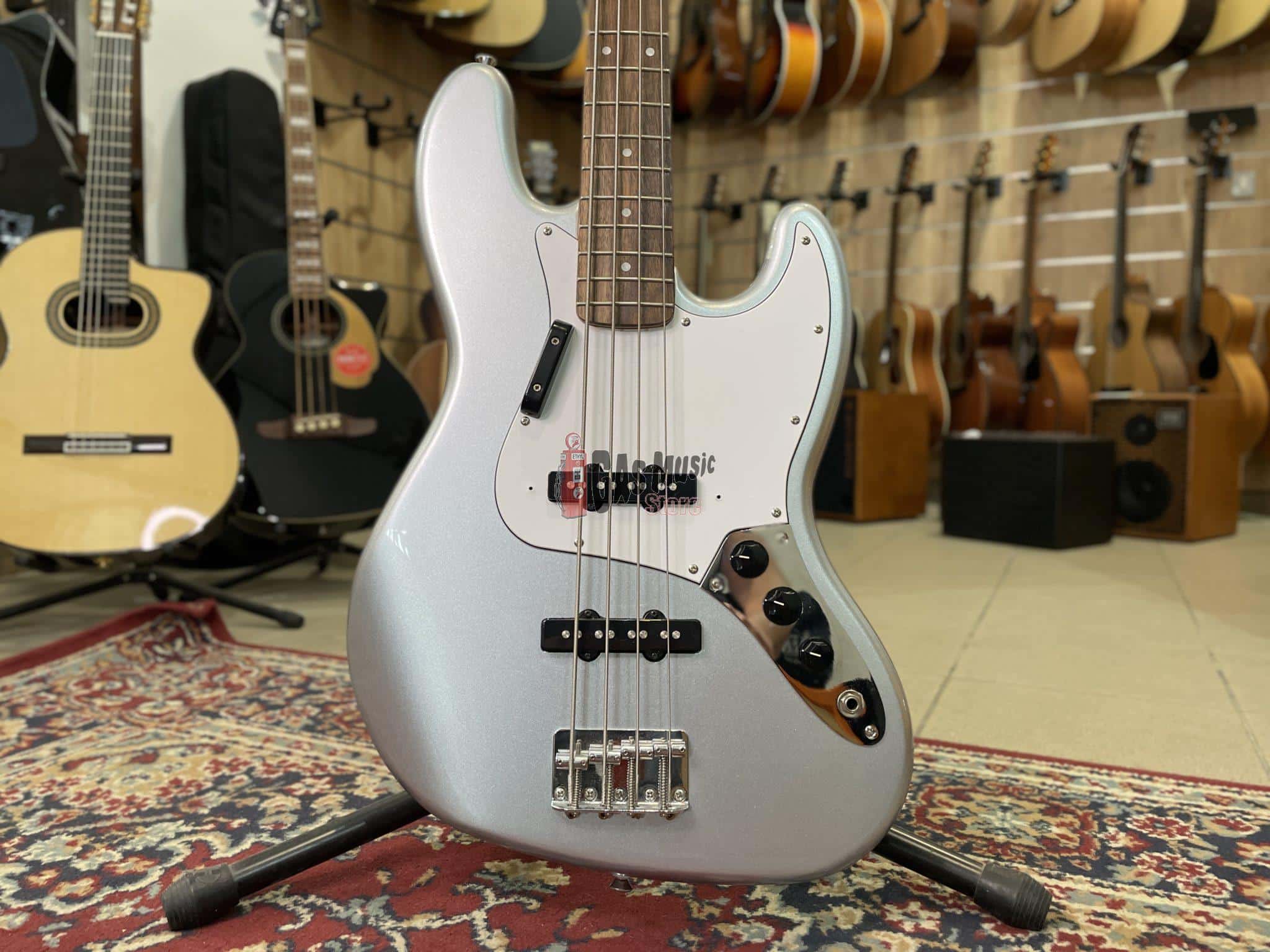 美品）Squier Affinity Series Jazz Bass シルバー Amazon | Squier by Fender エレキベース Affinity Series™ Jazz Bass