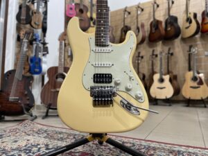 Fender Made in Japan Limited Stratocaster with Floyd Rose, Rosewood Fingerboard, Vintage White 2022