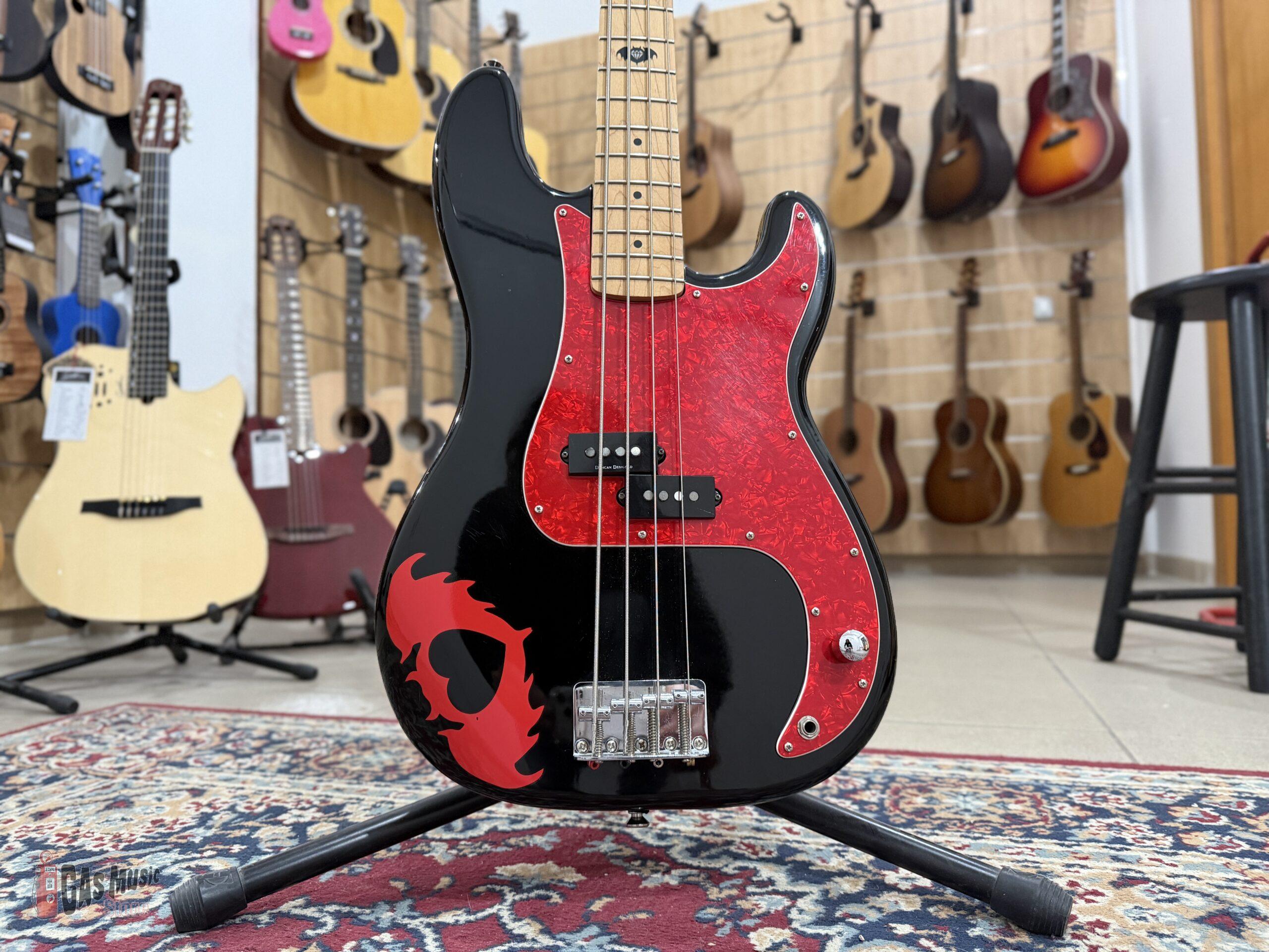 Squier Pete Wentz Precision Bass, Maple Fingerboard, Black | Gas
